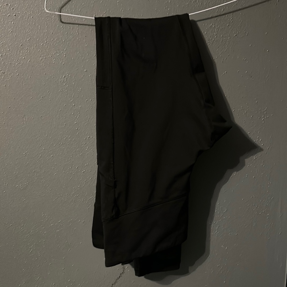Black athletic leggings